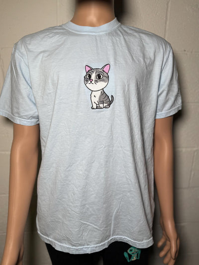 Gray t-shirt with a cartoon cat design on a mannequin against a plain background